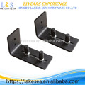 L &amp; S Black Bottom Guide Estante ajustable para rodillo / Herraje para puertas de granero